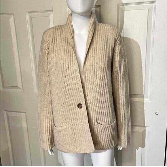 **Vintage 1970s** LL Bean 100% wool / wooden button cardigan oatmeal size S